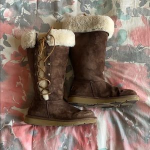Women’s Uggs Brown Lace up boots, size 5